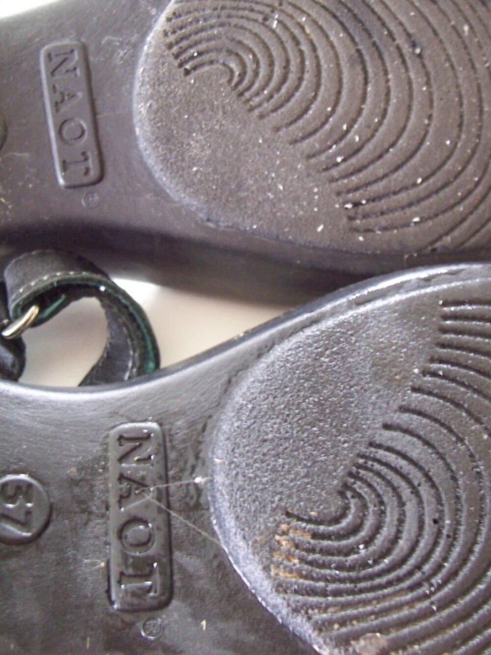 Naot Black Leather sandal US size 7 In Very Good Condition - Picture 5 of 5